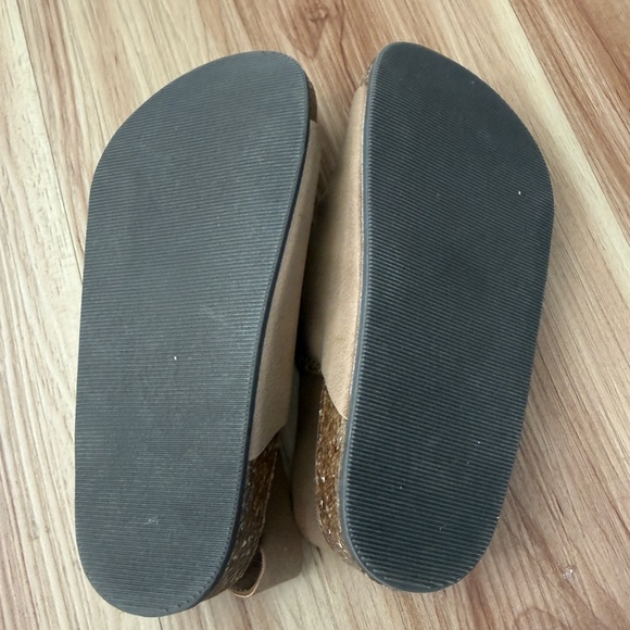 Old Navy Toddler Beige Buckle Sandals - Picture 2 of 3